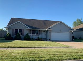 221 Lake Lida Ln, Rochelle, IL 61068