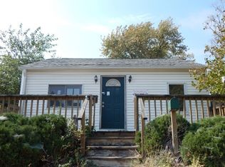 609 N Pine St, New London, IA 52645