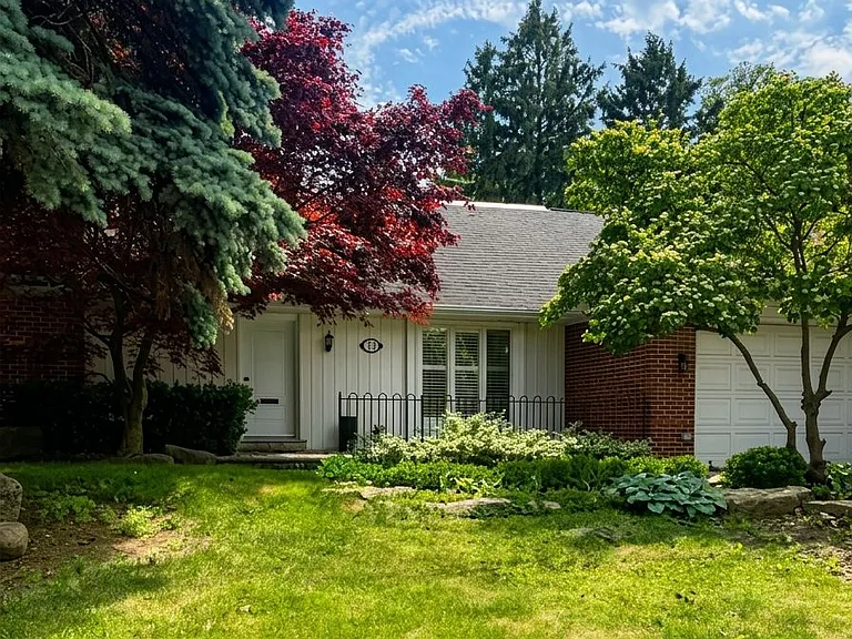 79 Anglesey Blvd — Photo 2