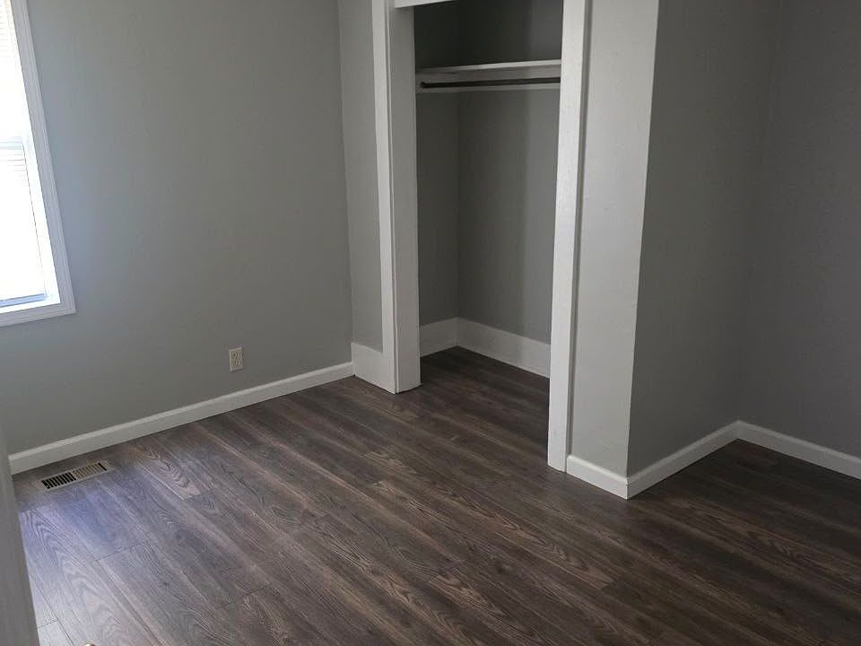 1st image of 215 Ottawa St