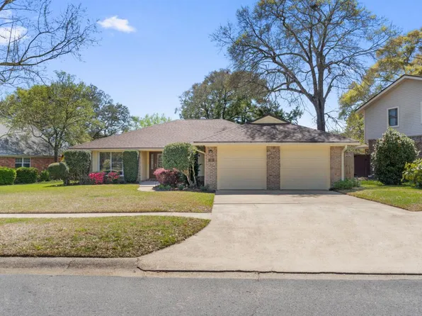 16 Windsor Ln NE, Fort Walton Beach, FL 32547