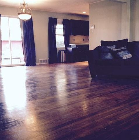 1st image of 402 Valencia Dr