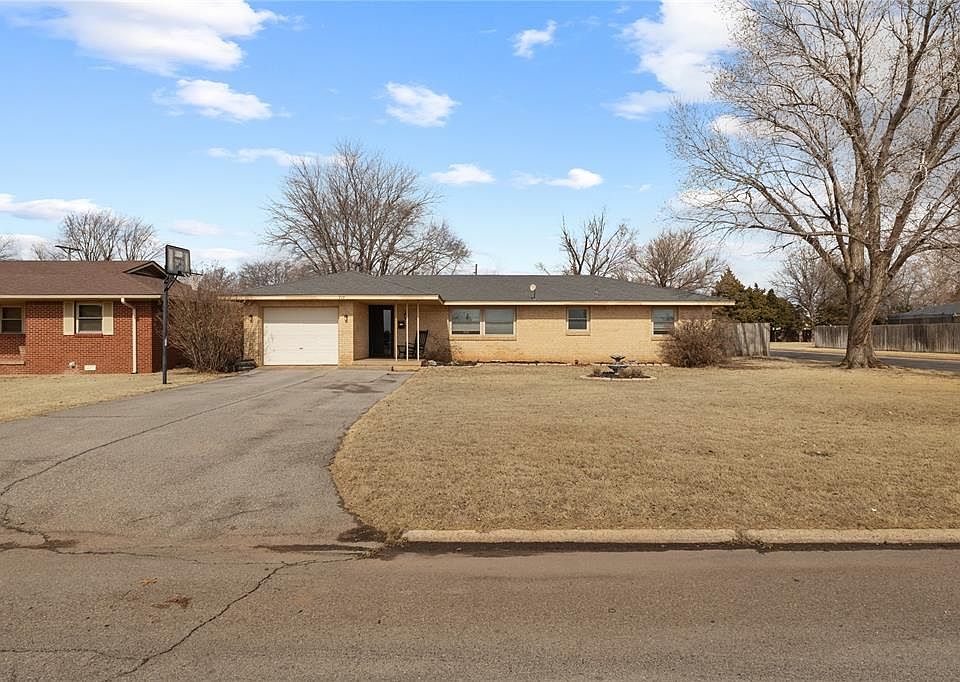 1st image of 719 E Tom Stafford St