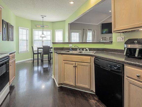 4th image of 2644 Plum Creek Dr