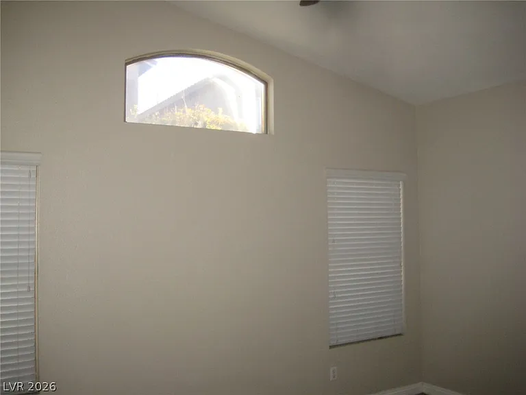875 Hollandsworth Ave — Photo 10
