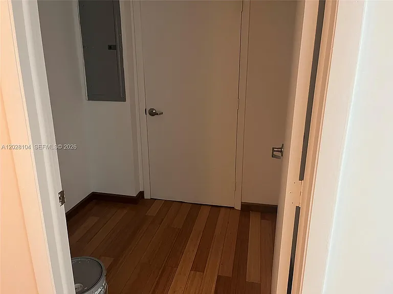 1800 N Bayshore Dr #915 — Photo 3