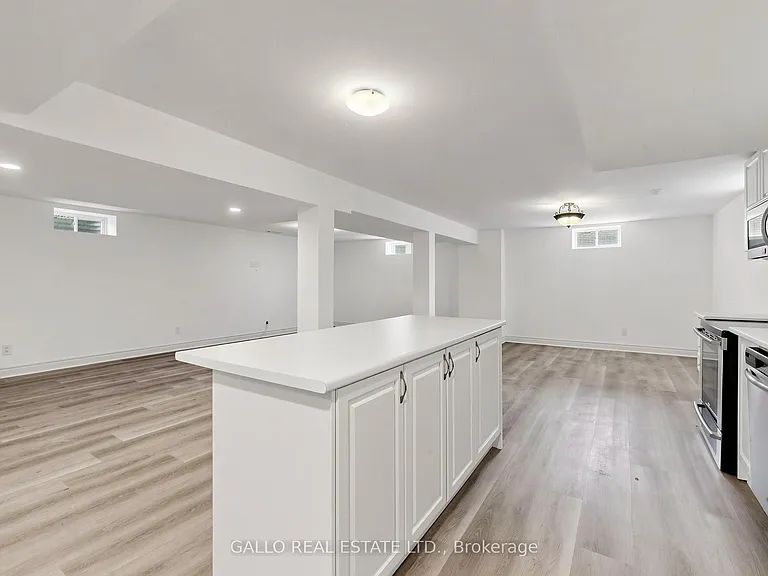 32 Elmvale Blvd — Photo 22