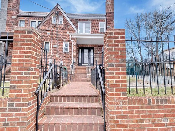 2nd image of 413 Ingraham St NW