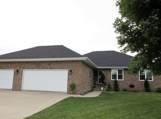 1012 Sunrise Dr, Manchester, IA 52057
