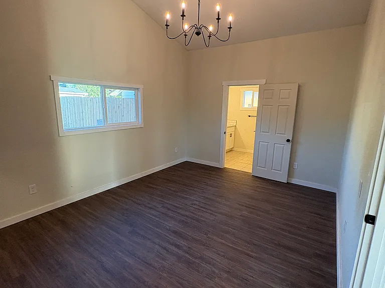 1460 Cascade Dr — Photo 15
