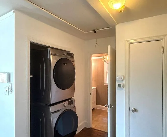 526 W Kingston Ave — Photo 9