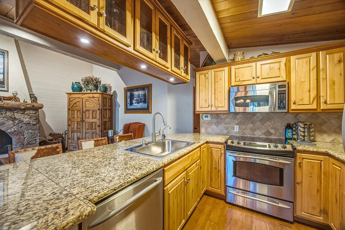 4 bed, 2108 sqft, $8,000 — Photo 4