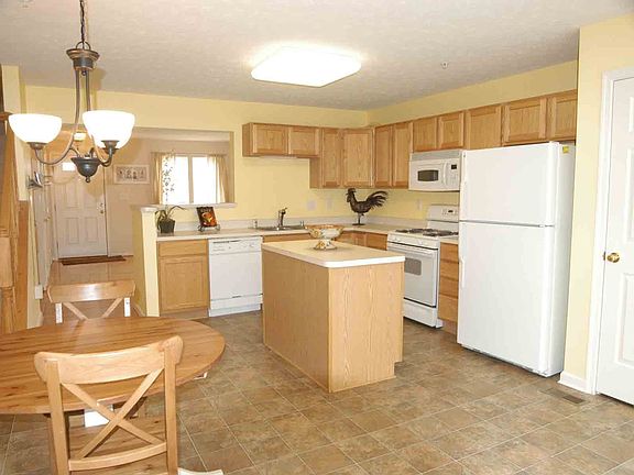 Large Eatin Kitchen