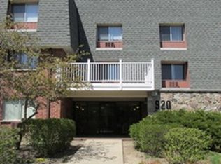 920 Ridge Sq, Elk Grove Village, IL 60007