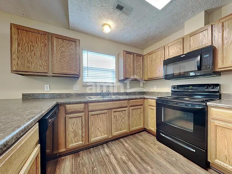 1117 Long Meadow Dr — Photo 3