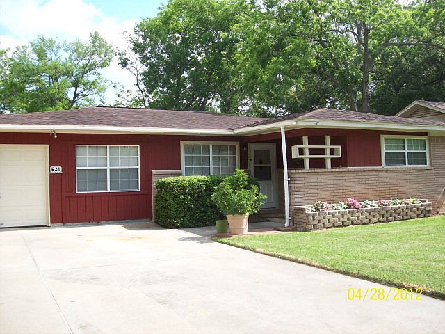 1st image of 521 Wisteria St