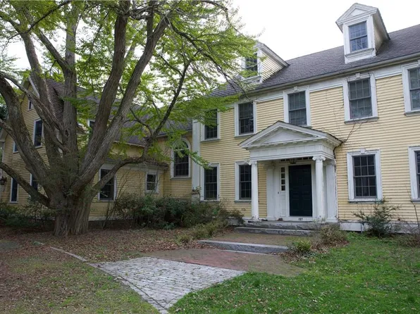197 Rumstick Rd, Barrington, RI 02806
