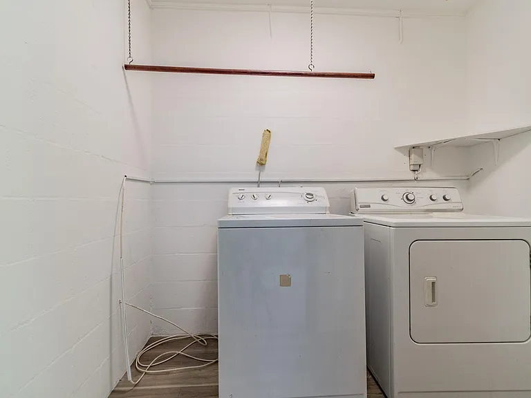 2419 W Stroud Ave #B — Photo 10