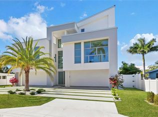 1798 Holiday LN, NAPLES, FL 34104