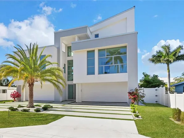 1798 Holiday LN, NAPLES, FL 34104