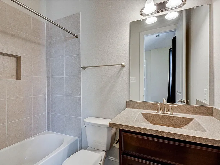 720 N Shepherd Dr — Photo 23