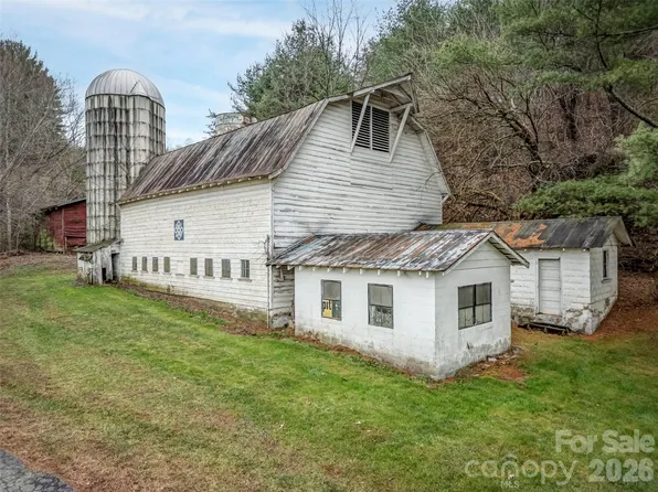 896 Newfound Rd, Leicester, NC 28748