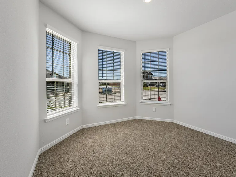 191 Greenhill Trl — Photo 2
