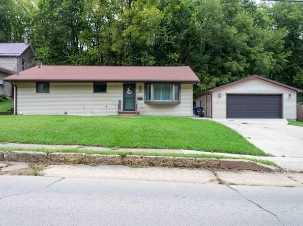2459 Roosevelt St, Dubuque, IA 52001