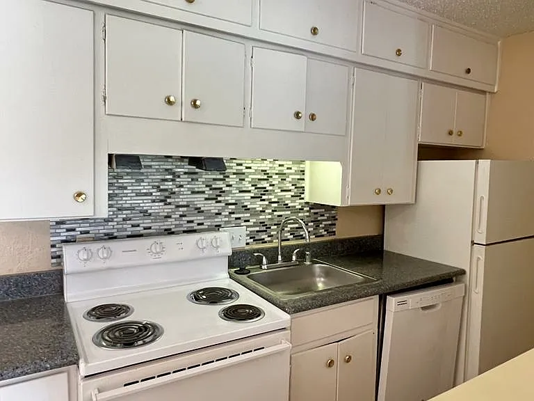 Handley Oaks Apartments — Photo 7