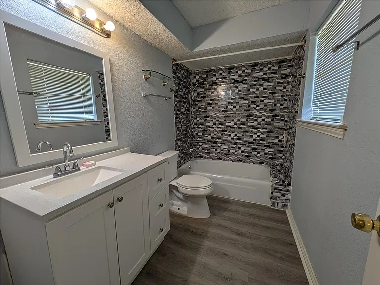 1800 Fernwood Cir — Photo 7
