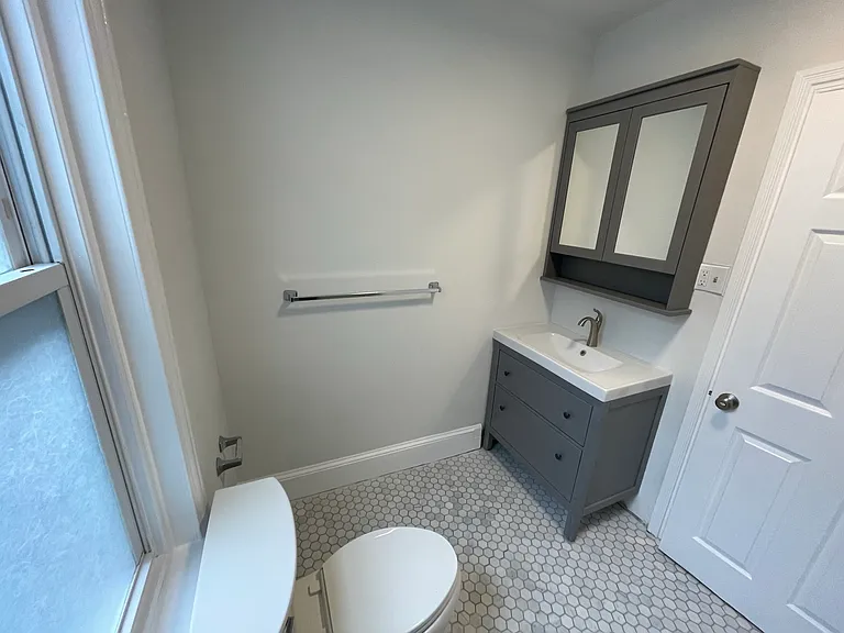 325 Green St #3 — Photo 4