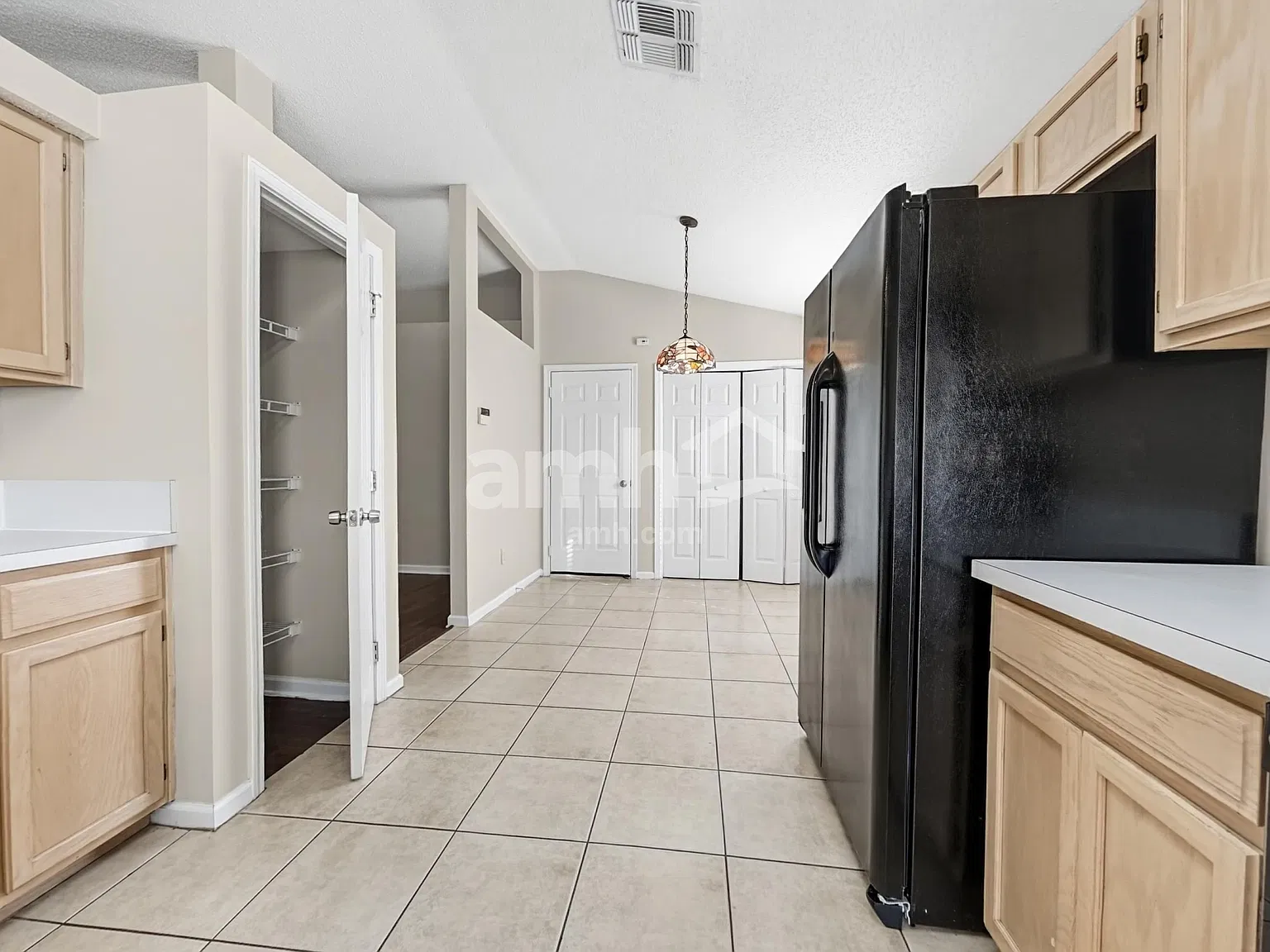 4 bed, 2.0 bath, 1800 sqft, $2,430 — Photo 3