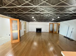 10 E Broadway, Alton, IL 62002