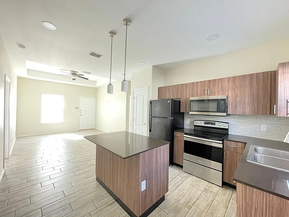 1802 Cortlandt St #1
