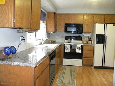 2nd image of 921 Manzanal St NE