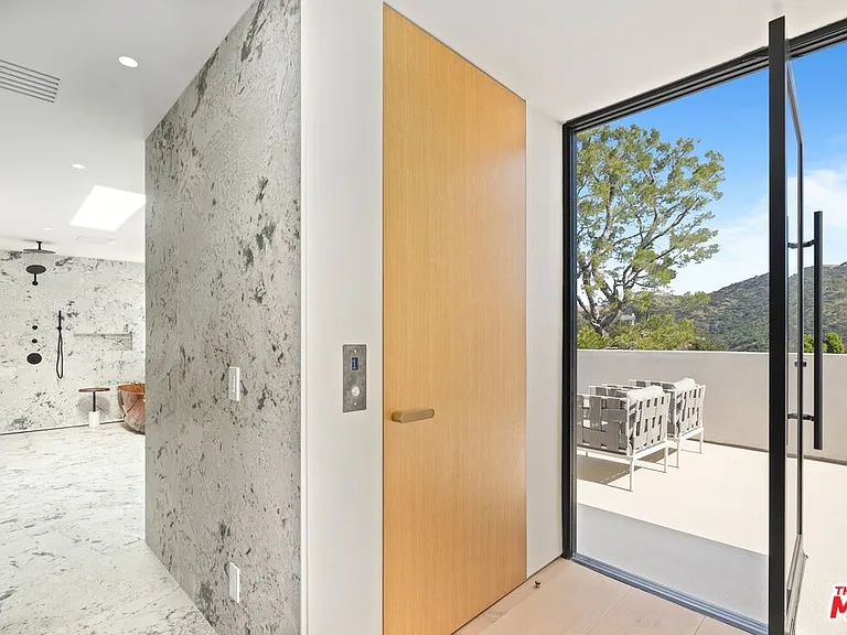 2501 Banyan Dr — Photo 49