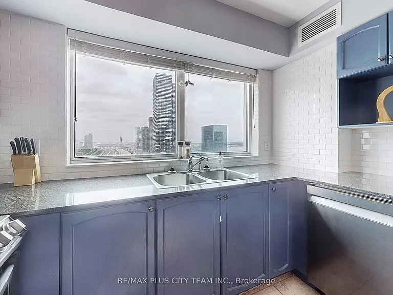 18 Yonge St #2904 — Photo 9