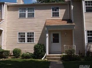 15 Franklin Cmns, Yaphank, NY 11980