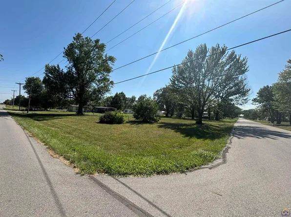 1303 Yuba St, Burlington, KS 66839