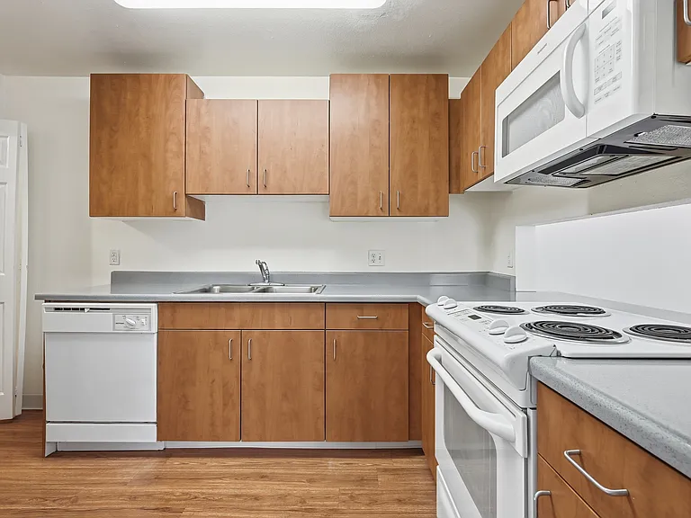 Pinecrest Apartments — Photo 8