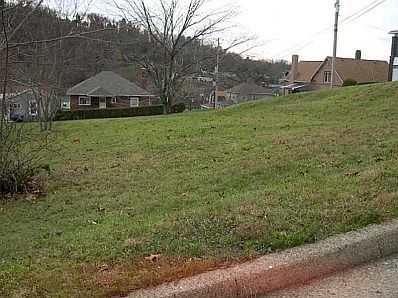2nd image of 805 Hissam St