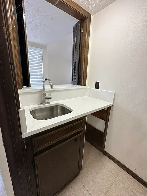4 bed, 2121 sqft, $2,250 — Photo 4