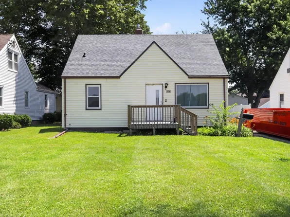 916 N Sangamon Ave, Gibson City, IL 60936
