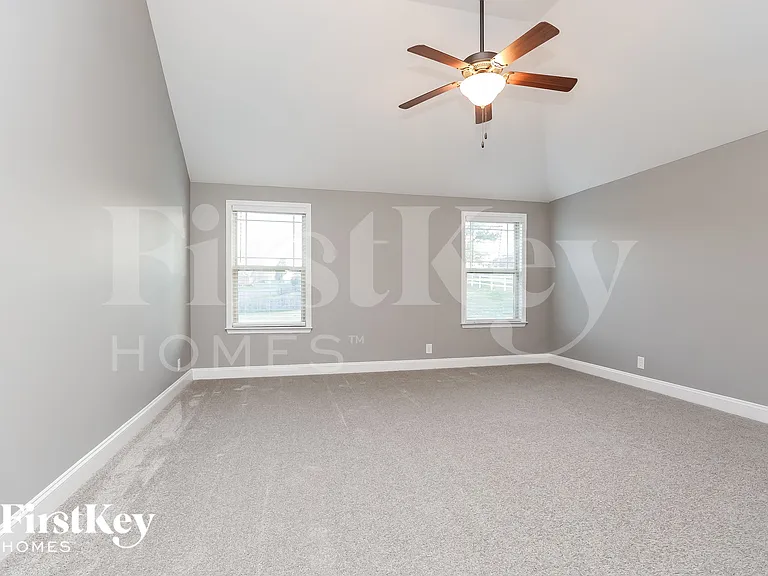 1499 Amberley Dr — Photo 8