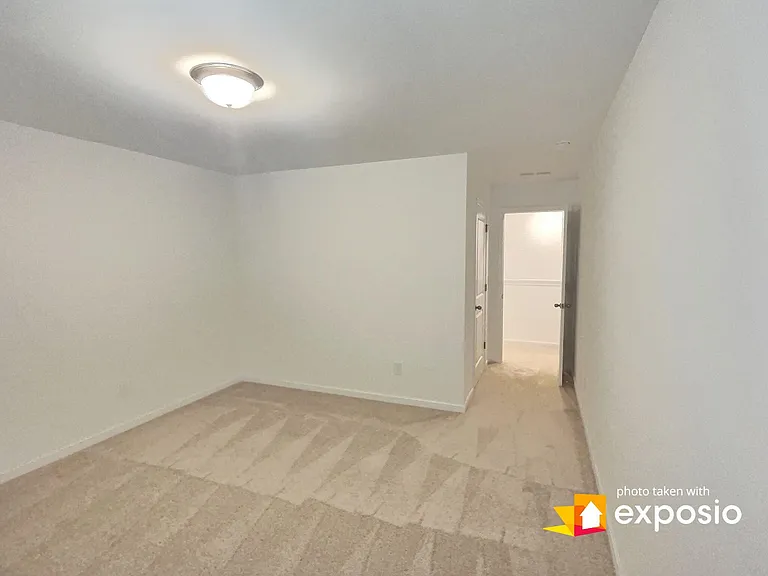 1118 Lossie Ln — Photo 8