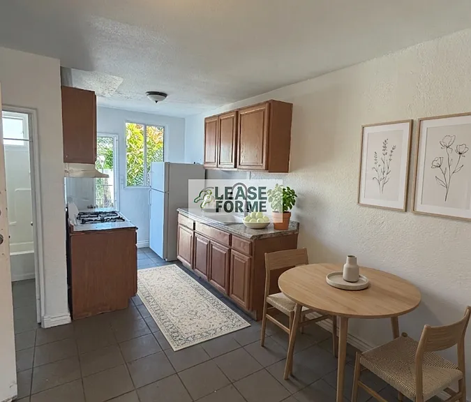 841 W Florence Ave — Photo 5