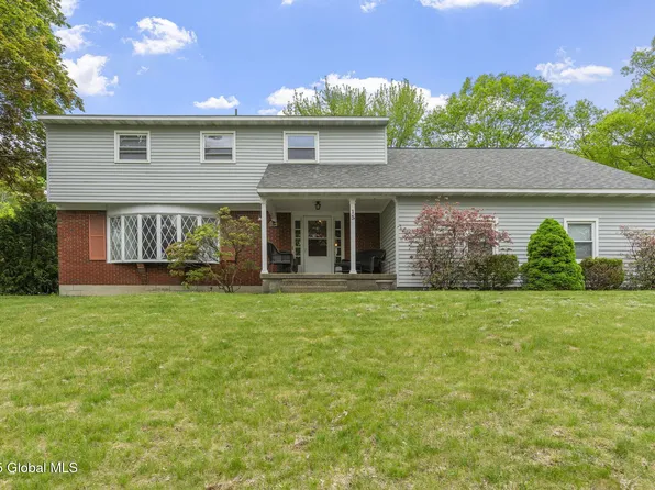 15 OakTree Lane, Schenectady, NY 12309