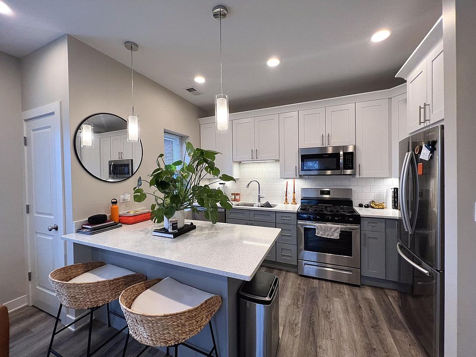 1st image of 3603 W Ainslie St #3N