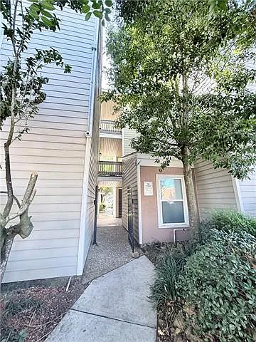 1 bed, 1.0 bath, 587 sqft, $995 — Photo 2