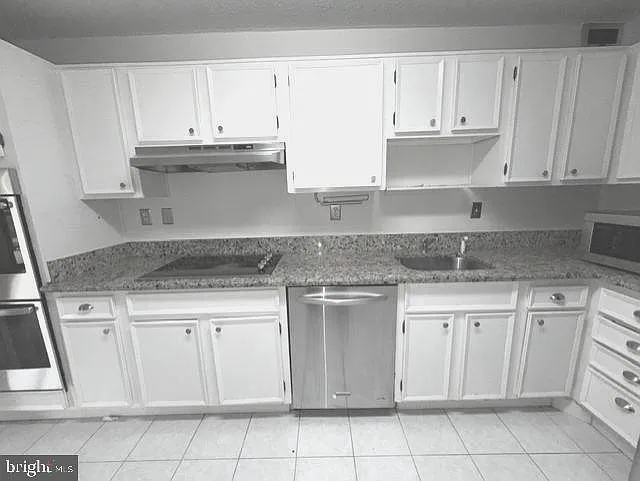 307 Yoakum Pkwy #310 — Photo 18